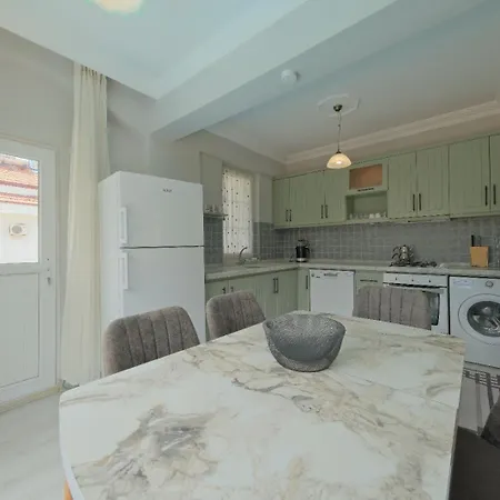 Tetra Clover 아파트 페티예